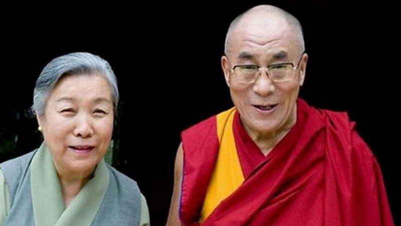 le dalaï-lama et sa soeur cadette, Jetsun Pema (photo du Net) le dalaï-lama et sa soeur cadette, Jetsun Pema (photo du Net)