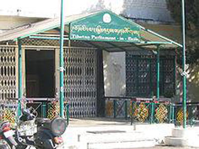 Le parlement tibétain à Dharamsala (photo du Net) Le parlement tibétain à Dharamsala (photo du Net)