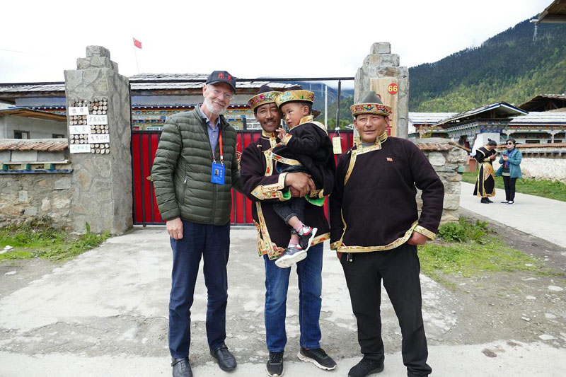 Photo souvenir avec les propriétaires heureux