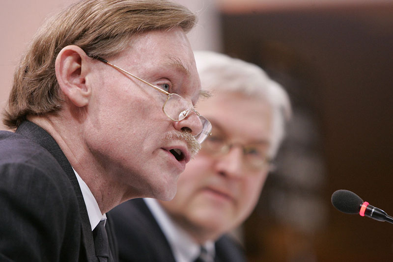 Robert B. Zoellick, secrétaire d'État adjoint américain, avec l’Allemand Frank Walter Steinmeier (l’actuel président de la République Fédérale) à la 42e conférence de Munich sur la sécurité en 2006 (Source : Wikimedia Commons, auteur : Kai Mörk)