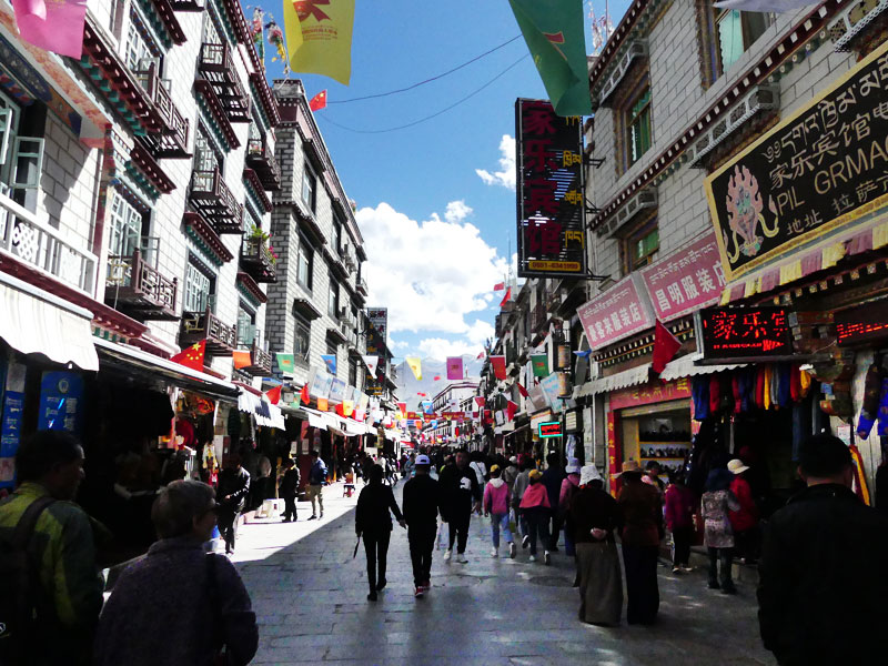 rue commercante de Lhassa (2019) rue commercante de Lhassa (2019)