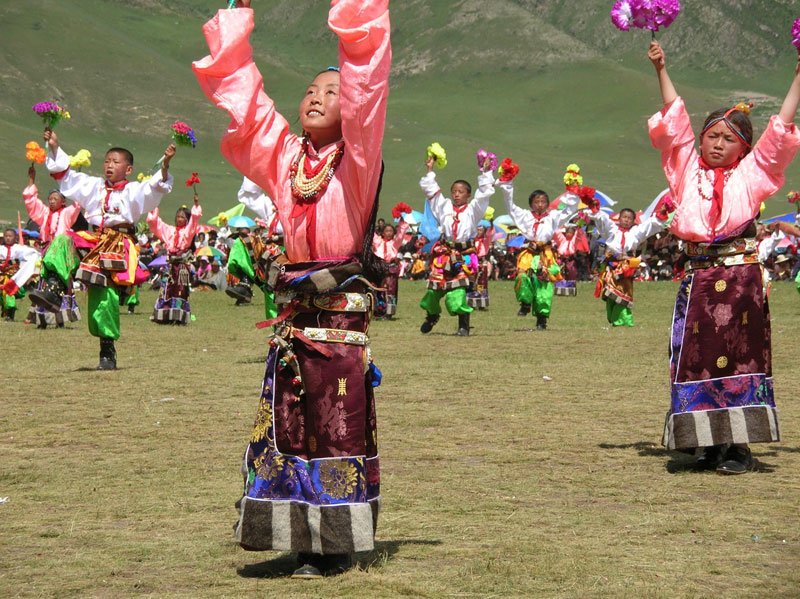 Au festival de Yushu en 2007 (photo JPDes) Au festival de Yushu en 2007 (photo JPDes)