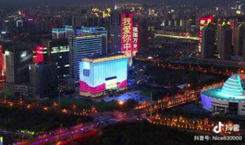 Urumuqi, capitale du Xinjiang, by night