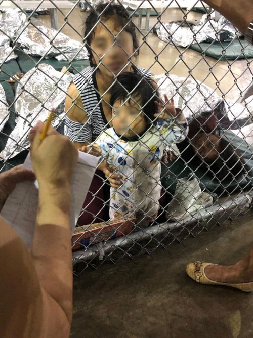 Migrants détenus au centre de détention Ursula à McAllen, Texas, États-Unis, le 13 juillet 2019 (Photo : Jackie Speier)