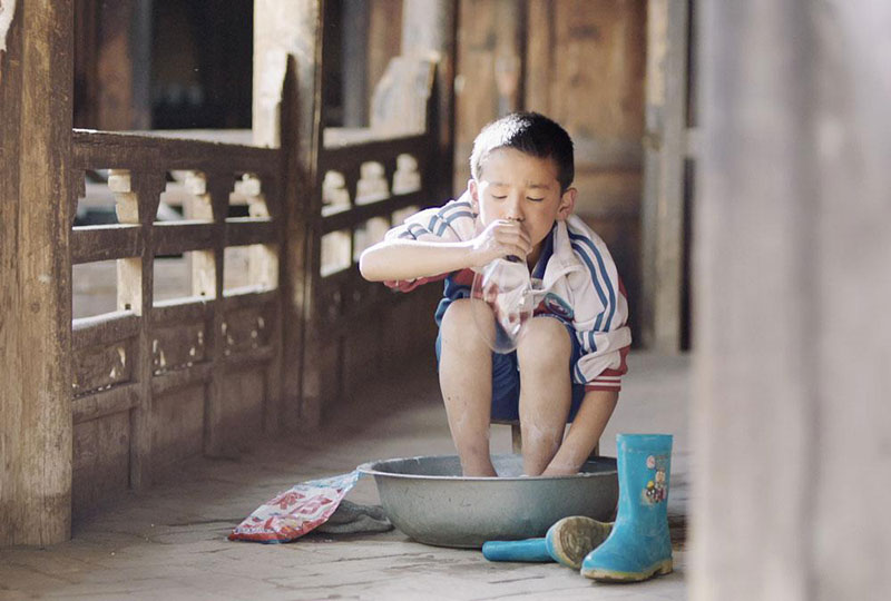 A still from the film “Wangdrak’s Rain Boots.” From Douban 