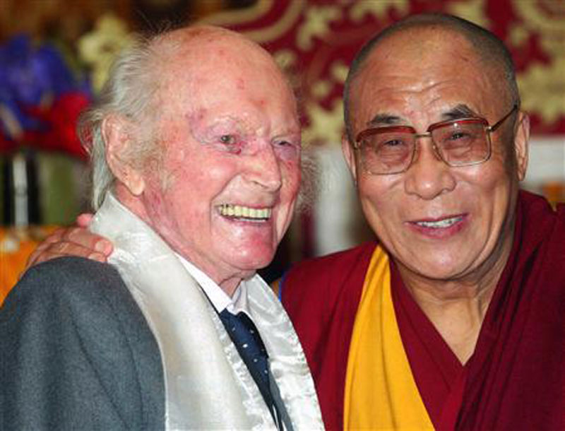 Le dalaï-lama avec Heinrich Harrer, son précepteur nazi, décédé en 2006, à l’âge de 93 ans