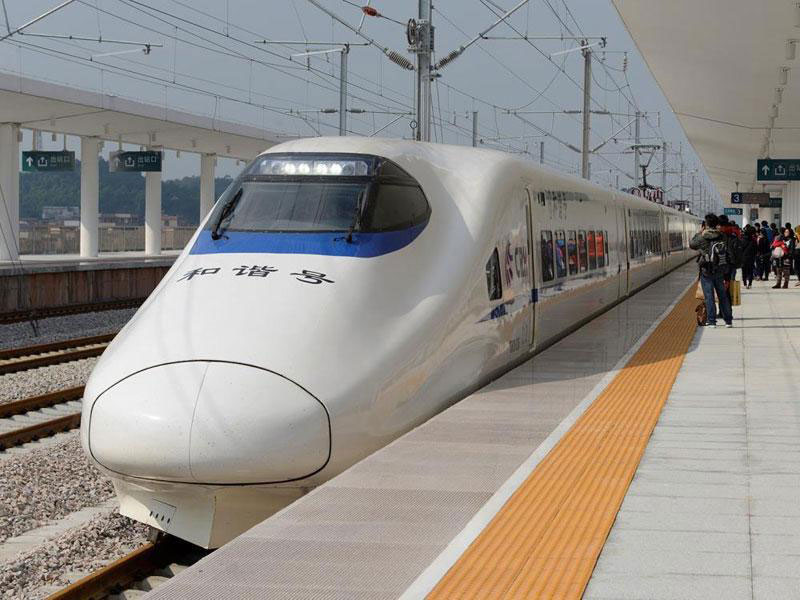 Le TGV qui relie Ürümqi (Xinjiang) et Lanzou (Gansu) depuis 2014 sur 1700 km (railwaygazette.com) Le TGV qui relie Ürümqi (Xinjiang) et Lanzou (Gansu) depuis 2014 sur 1700 km (railwaygazette.com)