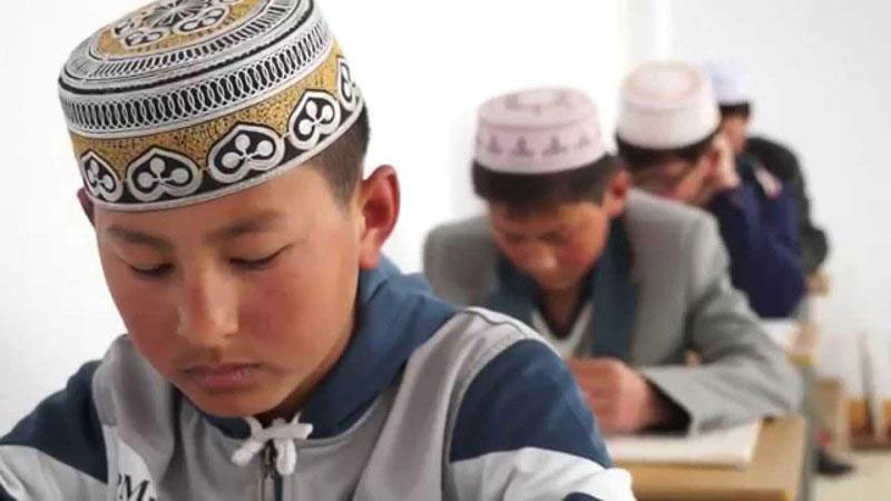 Jeunes Ouïghours en classe d’étude du Coran Jeunes Ouïghours en classe d’étude du Coran