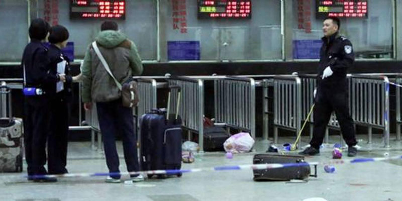 Attentat aux armes blanches dans la gare de Kunming en 2014, 29 civils sont morts