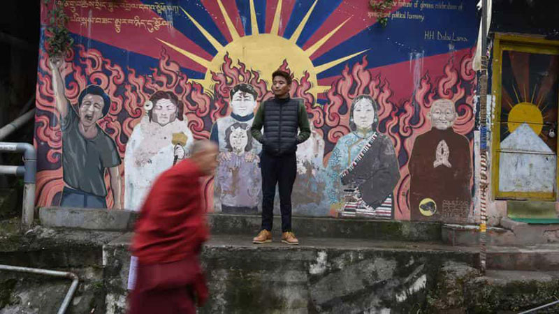 Le jeune Kunsang Tenzing, arrivé en Inde à l’âge de six ans, s’apprête à partir (ex « France-Tibet », 15/09/2018) Le jeune Kunsang Tenzing, arrivé en Inde à l’âge de six ans, s’apprête à partir (ex « France-Tibet », 15/09/2018)