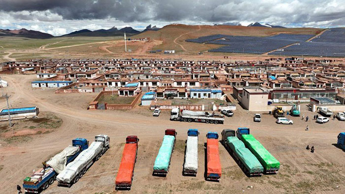 Camions de déménagement pour la municipalité de Doima (Photo Xinhua) Camions de déménagement pour la municipalité de Doima (Photo Xinhua)