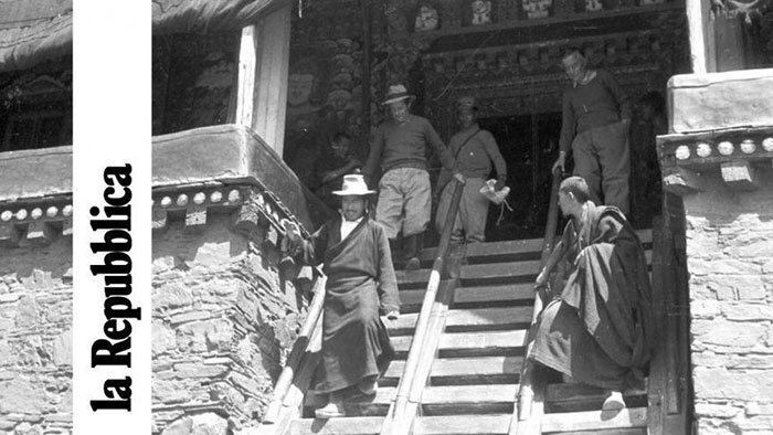 Tenzing Norgay et Giuseppe Tucci. - Courtesy of the Tenzing family (photo reproduite sur les pp. 4 et 5 du supplément hebdomadaire LéNA du quotidien Le Soir des 2 et 3 décembre 2023° Tenzing Norgay et Giuseppe Tucci. - Courtesy of the Tenzing family (photo reproduite sur les pp. 4 et 5 du supplément hebdomadaire LéNA du quotidien Le Soir des 2 et 3 décembre 2023°
