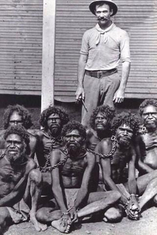 Une image qui illustre à merveille la colonisation britannique de Australie. Une image qui illustre à merveille la colonisation britannique de Australie.