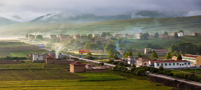 Village de Tangke dans la préfecture autonome tibétaine de Aba (Sichuan)