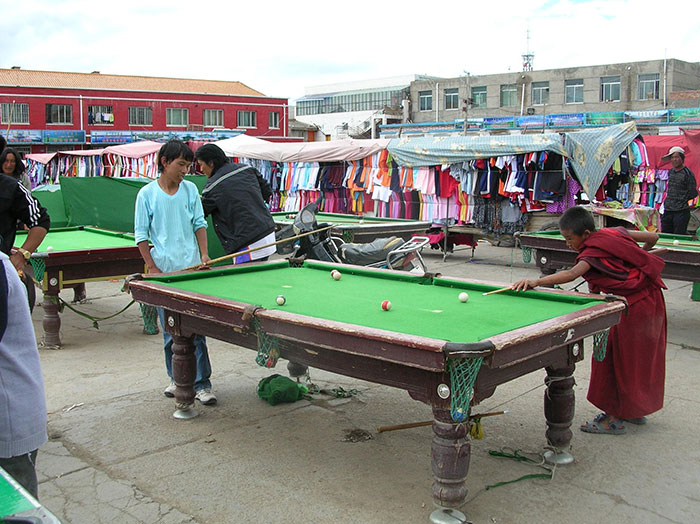 Scène de la vie quotidienne dans la préfecture autonome tibétaine de Maqu (Gansu)