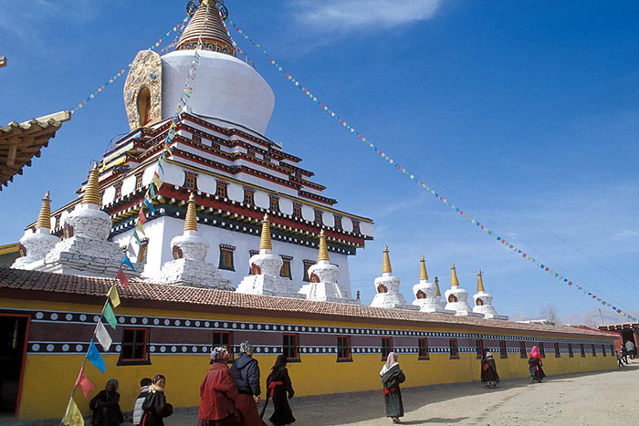 Le grand Chörten au monastère de Kirti, Nagba 