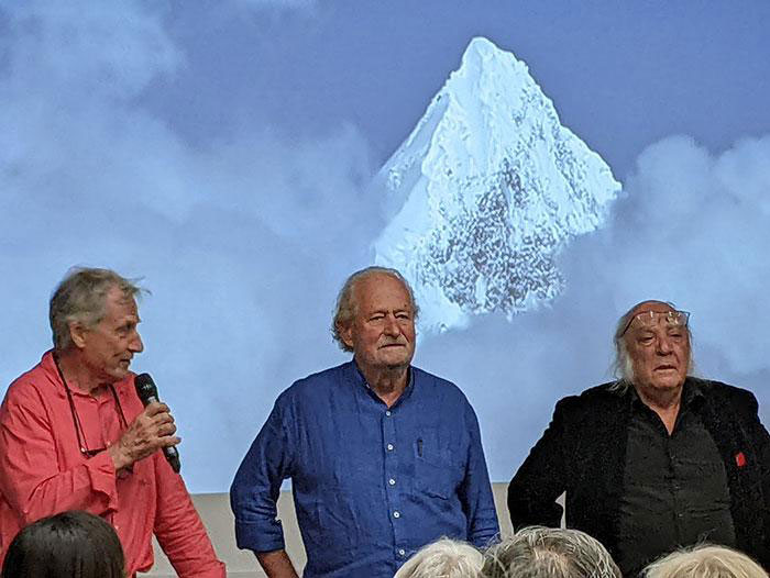 Photo prise par Thérèse De Ruyt le 27/09/2023 après la projection. De gauche à droite : John Lagerwey (directeur de l’Institut Ricci), Michel Noll (réalisateur et producteur de télévision) et Jean-Michel Carré Photo prise par Thérèse De Ruyt le 27/09/2023 après la projection. De gauche à droite : John Lagerwey (directeur de l’Institut Ricci), Michel Noll (réalisateur et producteur de télévision) et Jean-Michel Carré