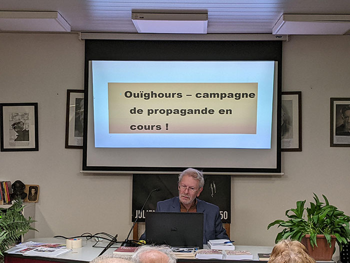 Albert Ettinger lors de sa conférence à Liège le 30 mars Albert Ettinger lors de sa conférence à Liège le 30 mars