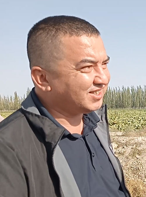 le responsable du département agriculture que nous avons rencontré près de Kashgar le responsable du département agriculture que nous avons rencontré près de Kashgar