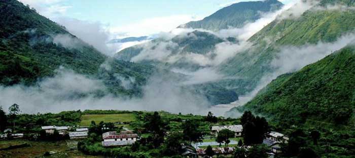 Dans la région de Nyingchi, sud-est du Xizang-Tibet Dans la région de Nyingchi, sud-est du Xizang-Tibet