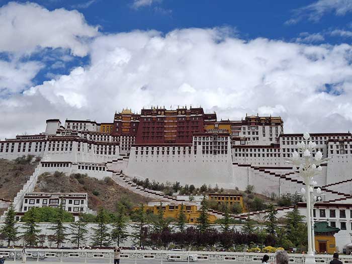 Potala, palais d'hiver des dalaï-lamas, centre historique de Lhassa Potala, palais d'hiver des dalaï-lamas, centre historique de Lhassa