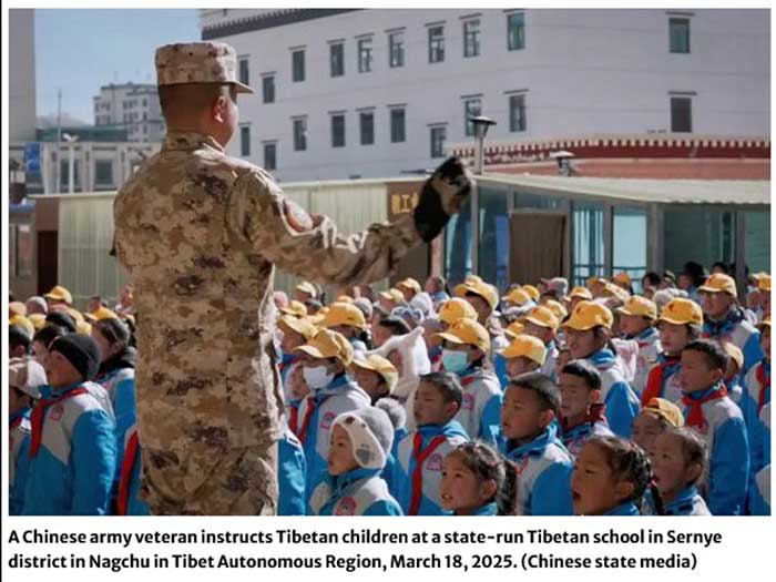 un vétéran de l'armée chinoise instruit des enfants tibétains de l'école primaire, de l'article publié par médiapart : la-nature-coloniale-des-politiques-de-la-chine-au-tibet un vétéran de l'armée chinoise instruit des enfants tibétains de l'école primaire, de l'article publié par médiapart : la-nature-coloniale-des-politiques-de-la-chine-au-tibet