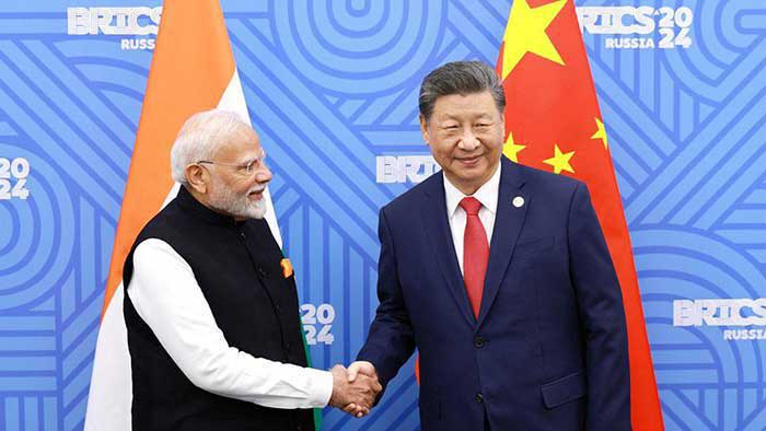 Narendra Modi, Premier ministre indien et Xi Jinping au sommet de Kazan (octobre 2024)