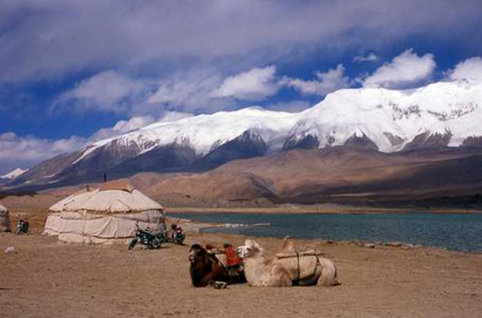 Au lac Karakul Au lac Karakul