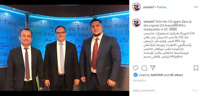 Au siège de Radio Free Asia, « l’agent de la CIA » Adrian Zenz pose fièrement à côté de Bahram Sintash (à droite), un « producteur de contenu numérique » auprès de l’outil de propagande antichinois fondé en 1951 par la Central Intelligence Agency. Au siège de Radio Free Asia, « l’agent de la CIA » Adrian Zenz pose fièrement à côté de Bahram Sintash (à droite), un « producteur de contenu numérique » auprès de l’outil de propagande antichinois fondé en 1951 par la Central Intelligence Agency.