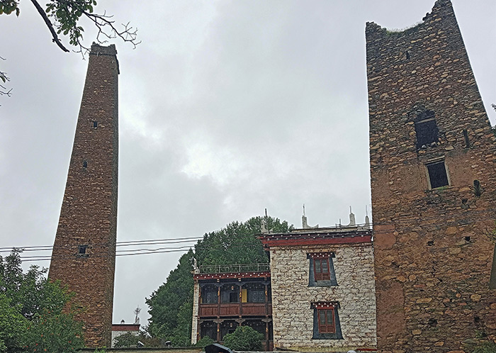 Tours de pierres et petit musée de Danba en 2026