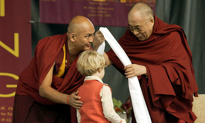 Le dalaï-lama en compagnie de son émissaire aux États-Unis Tenzin Dhonden.