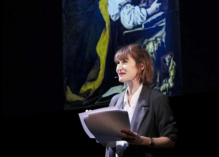 Élodie Emry, lors de son « seule en scène » à Bruxelles