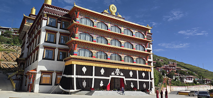 Salle d'assemblée du monastère de Shouling à Luhuo (2026)