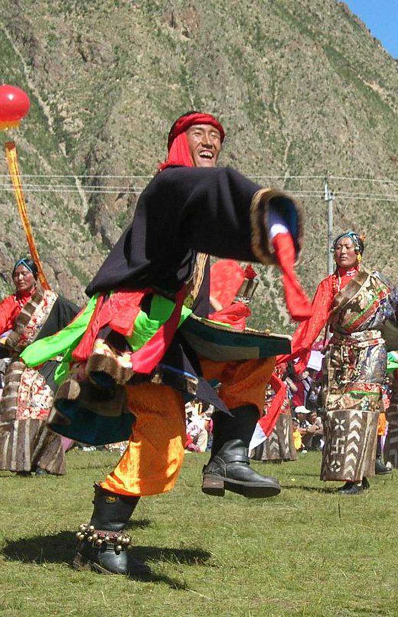Un peu de joie de vivre, tout simplement ? (Photo jpd, Festival de Yushu, 2005) Un peu de joie de vivre, tout simplement ? (Photo jpd, Festival de Yushu, 2005)