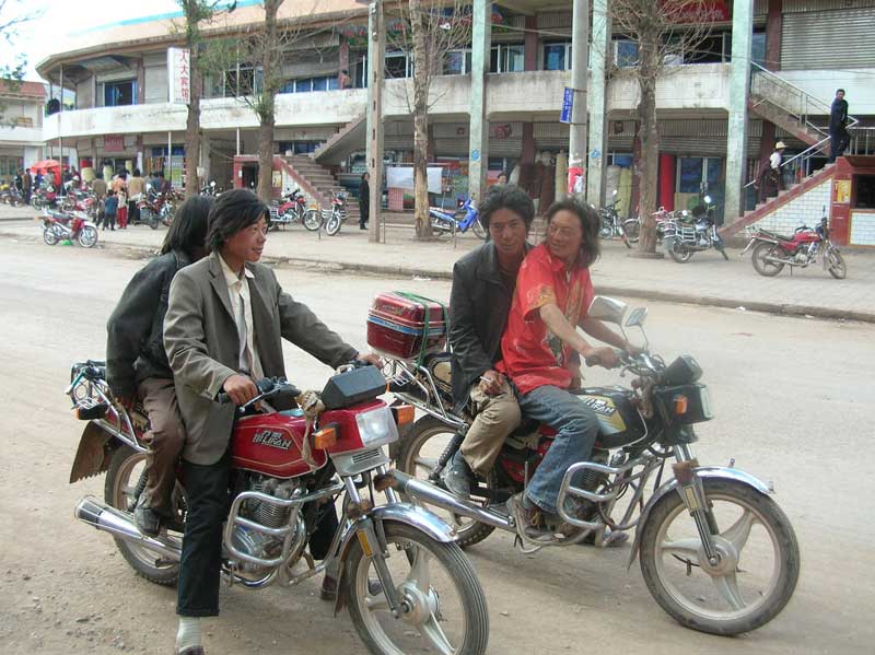 au nord du Tibet (photo JPDes., 2005) au nord du Tibet (photo JPDes., 2005)