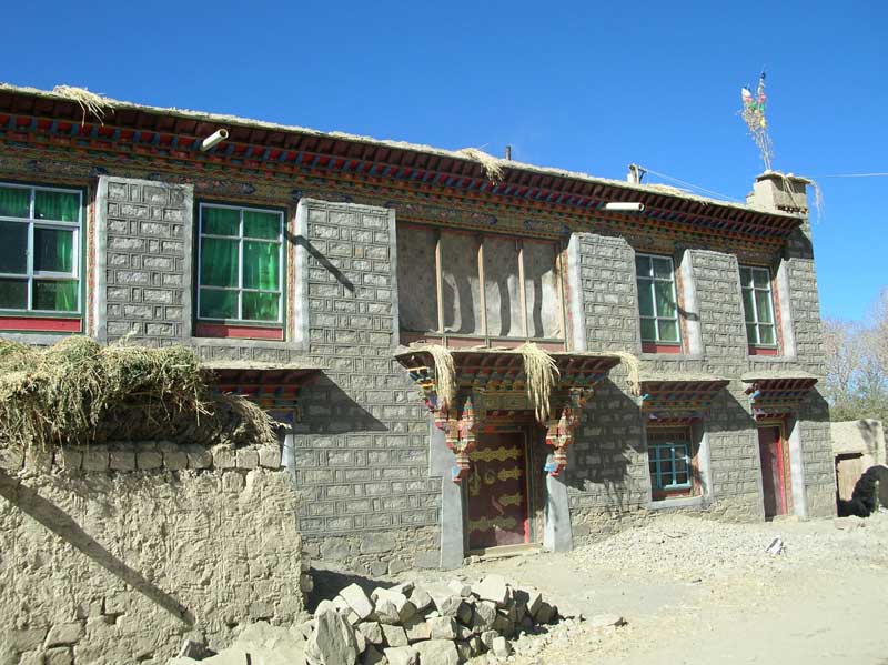  La nouvelle maison de la famille de Dolma (photo JPDes., 2008)