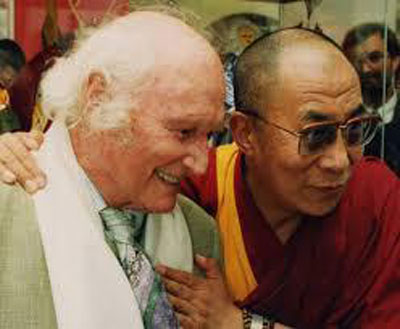 Harrer avec son fidèle ami, le 14e dalaï-lama (Source : facebook) Harrer avec son fidèle ami, le 14e dalaï-lama (Source : facebook)