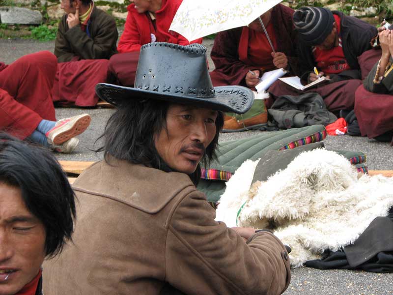 Khampa au Sichuan (photo JPDes. 2007) Khampa au Sichuan (photo JPDes. 2007)