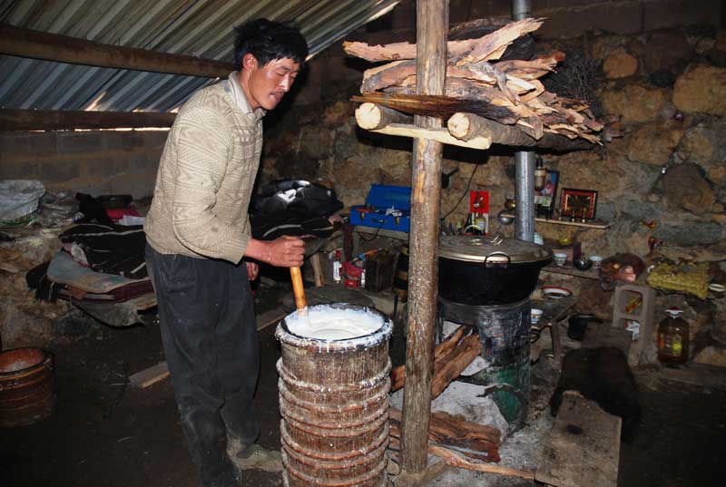 dans une bergerie près du mont Meili frontière Nord du Yunnan (photo JPDes. 2007)