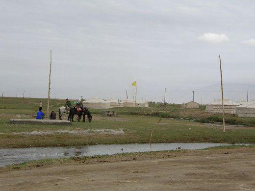 Enclave mongole près de Golmud, Qinghai (photo JPDes.) 2009)