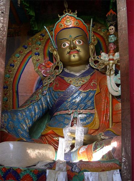 Padmasambhava, maître indien qui a introduit le tantrisme au Tibet au 8ème siècle Padmasambhava, maître indien qui a introduit le tantrisme au Tibet au 8ème siècle
