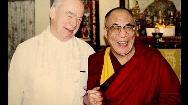 Sa Sainteté et son ami Roger McCarthy qui commandait les opérations de la CIA au Tibet Sa Sainteté et son ami Roger McCarthy qui commandait les opérations de la CIA au Tibet