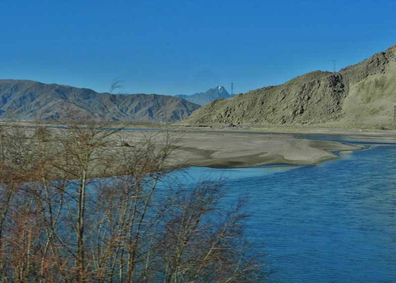 Le Yarlung Tsampo au sud-est de Lhassa vers Tsetang (photo Thérèse De Ruyt, 2012)