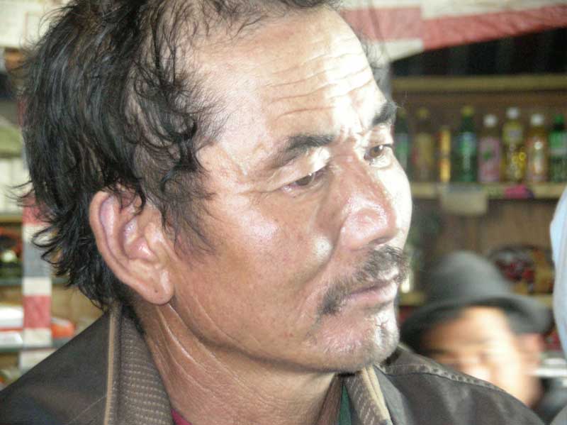 Délégué d'un village à une cinquantaine de km au Nord de Lhassa (photo JPDes., 2005)