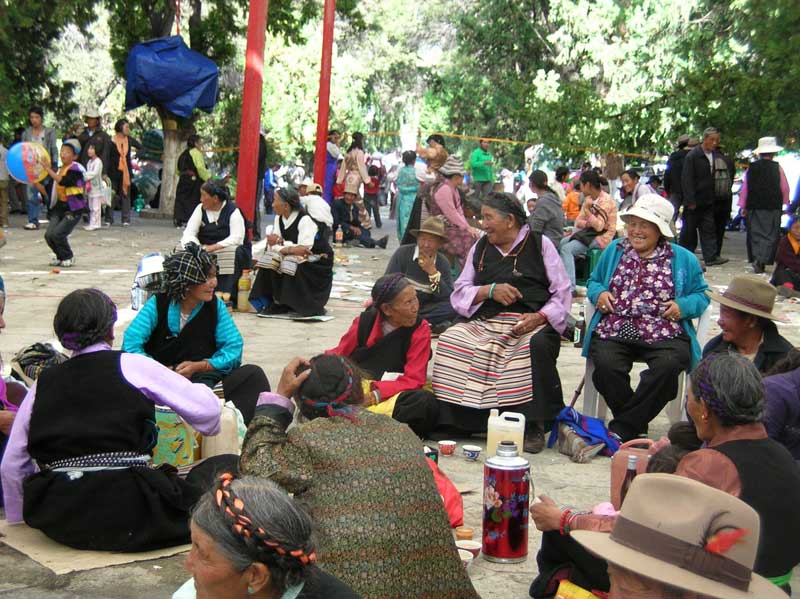 Rassemblement festif au parc de Norbulinka (Lhassa, JPD 2009)