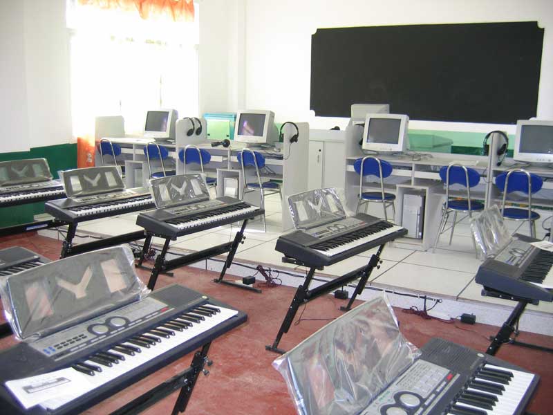 Une classe d'école primaire au Tibet, visitée à l'improviste (photo JPDes. 2005)