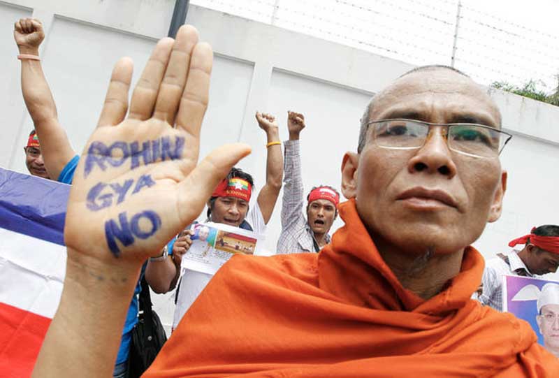 Manifestation bouddhiste contre la présence des Rohingyas au Myanmar en septembre 2017 (photo de « Hebdo L’Anticapitaliste ») Manifestation bouddhiste contre la présence des Rohingyas au Myanmar en septembre 2017 (photo de « Hebdo L’Anticapitaliste »)
