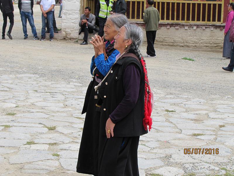 fidèles à Samyé (photo A. Ettinger)