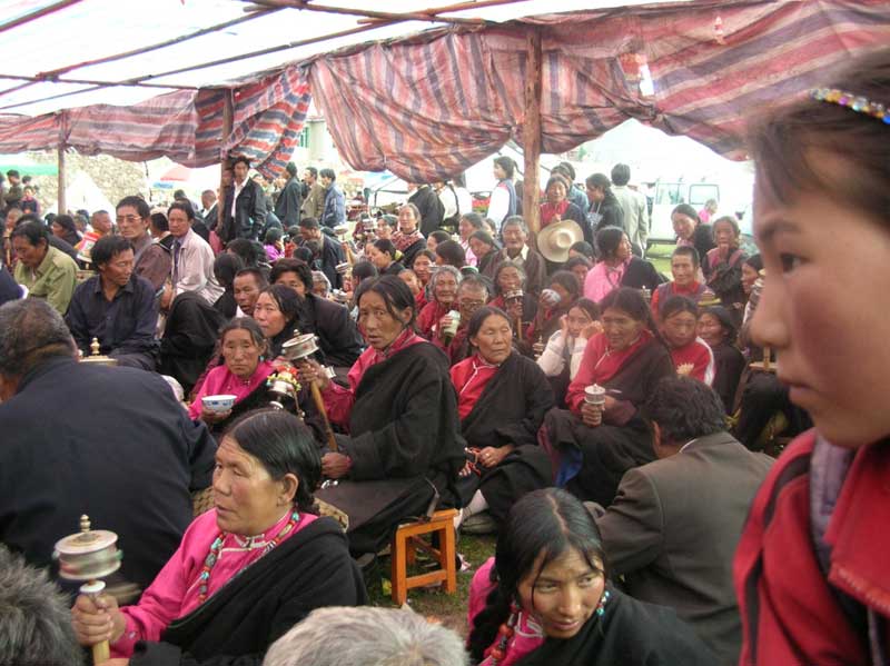 Lors d'une prière publique au Qinghai (photo Jpdes 2005)