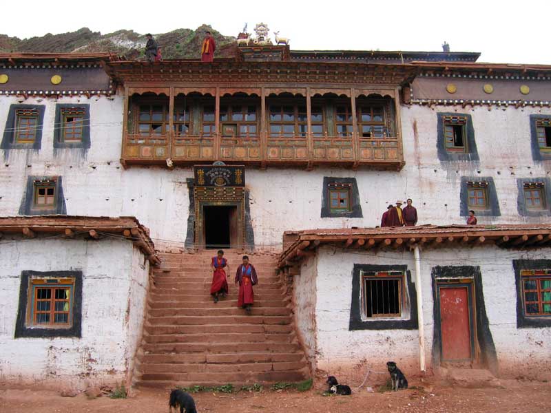 Temple Bön à Dengqen au Tibet (photo JPDes. 2005)